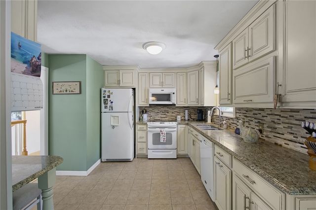 8 Eastward Drive, Lincoln, RI 02865