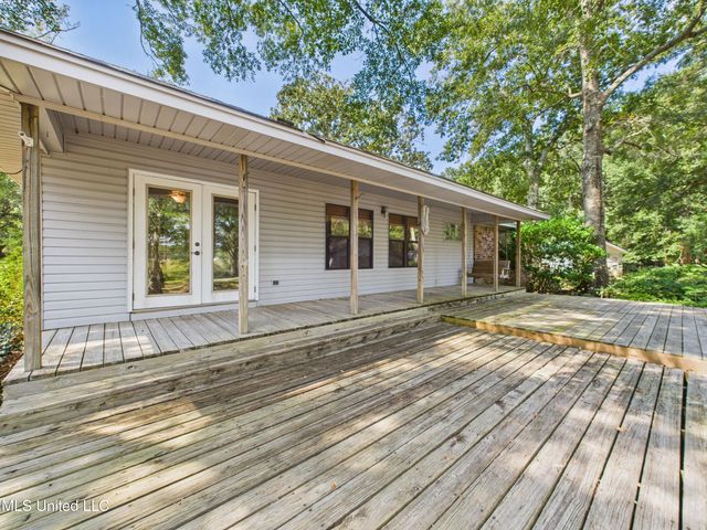 1504 Sioux Bayou Drive, Gautier, MS 39553
