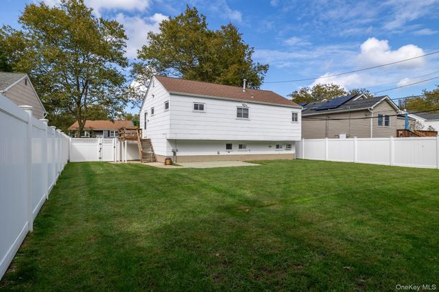 8 Ripley Drive, Northport, NY 11768