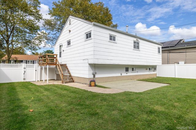 8 Ripley Drive, Northport, NY 11768