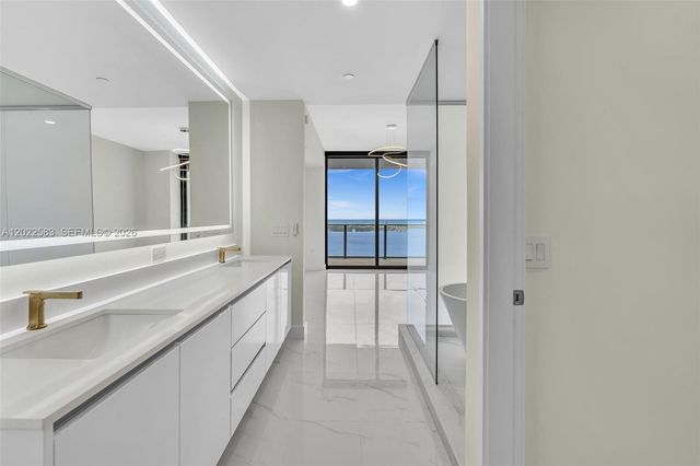 700 NE 24th st 5404, Miami, FL 33137