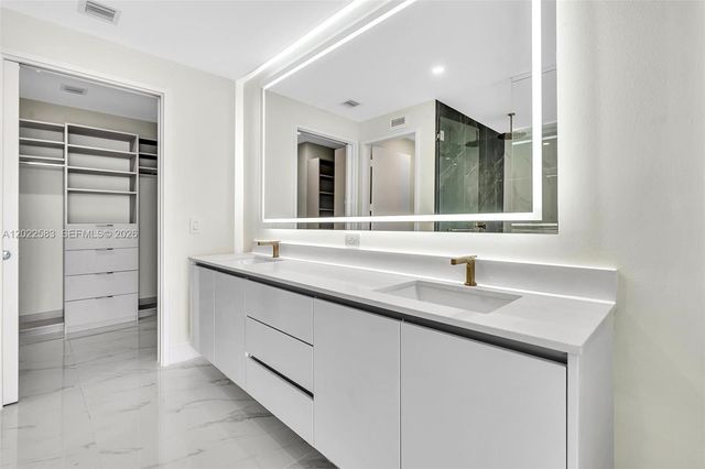 700 NE 24th st 5404, Miami, FL 33137