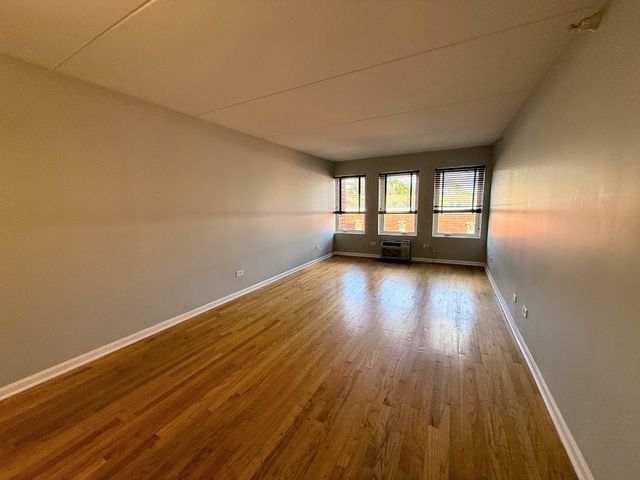 1041 Susan Collins Lane 402, Oak Park, IL 60302