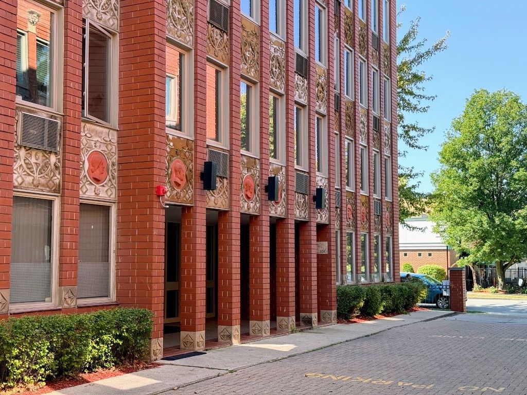 1041 Susan Collins Lane 402, Oak Park, IL 60302