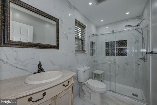 2 JUNIPER AVE, Somerdale, NJ 08083