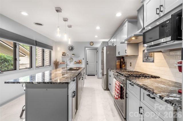 106 Deerlake Drive, Asheville, NC 28803