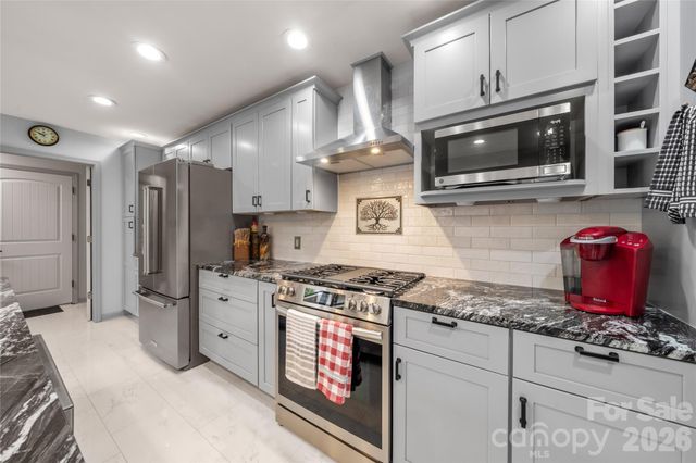 106 Deerlake Drive, Asheville, NC 28803