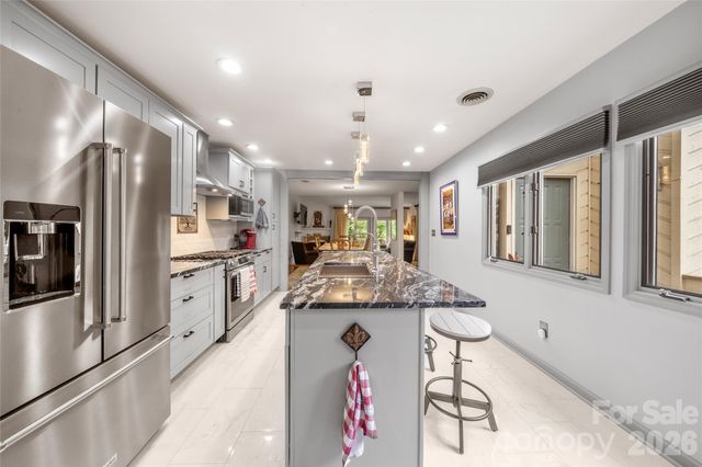 106 Deerlake Drive, Asheville, NC 28803