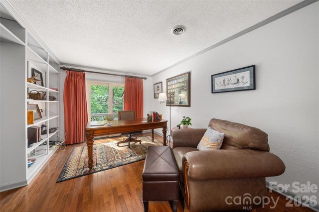 106 Deerlake Drive, Asheville, NC 28803