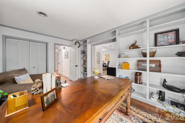 106 Deerlake Drive, Asheville, NC 28803