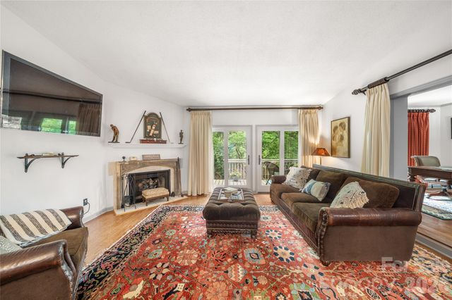 106 Deerlake Drive, Asheville, NC 28803