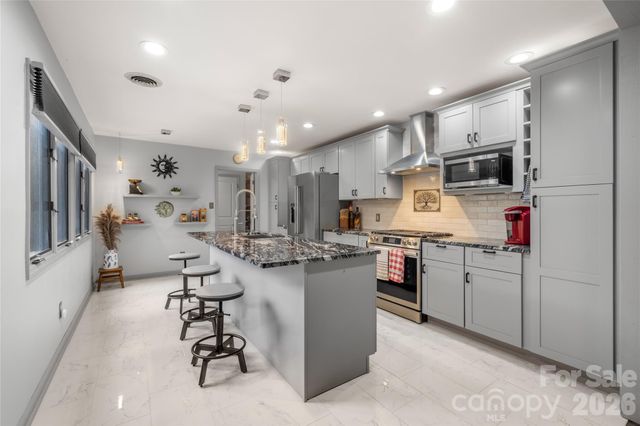 106 Deerlake Drive, Asheville, NC 28803