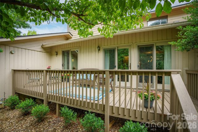106 Deerlake Drive, Asheville, NC 28803