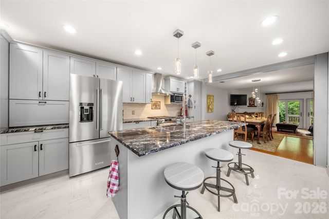 106 Deerlake Drive, Asheville, NC 28803