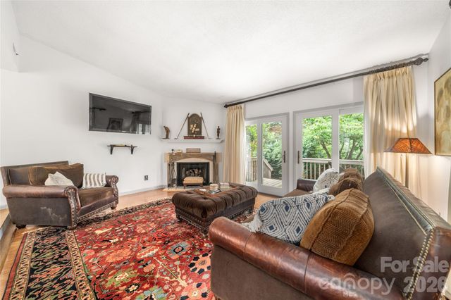 106 Deerlake Drive, Asheville, NC 28803