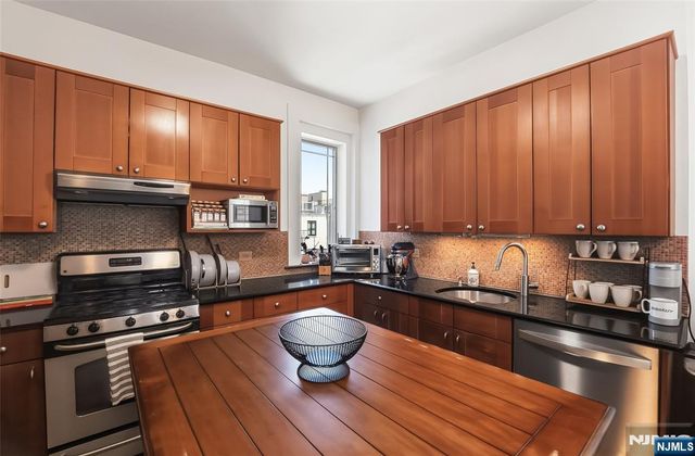913-915 Willow Avenue 4A, Hoboken, NJ 07030