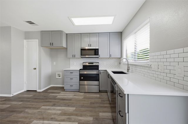 2206 Bluebonnet DR, Round Rock, TX 78664