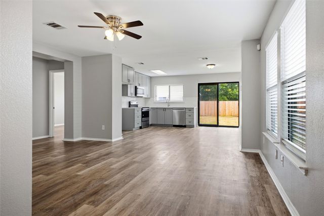 2206 Bluebonnet DR, Round Rock, TX 78664