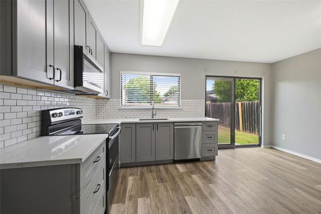 2206 Bluebonnet DR, Round Rock, TX 78664