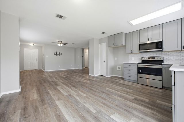 2206 Bluebonnet DR, Round Rock, TX 78664