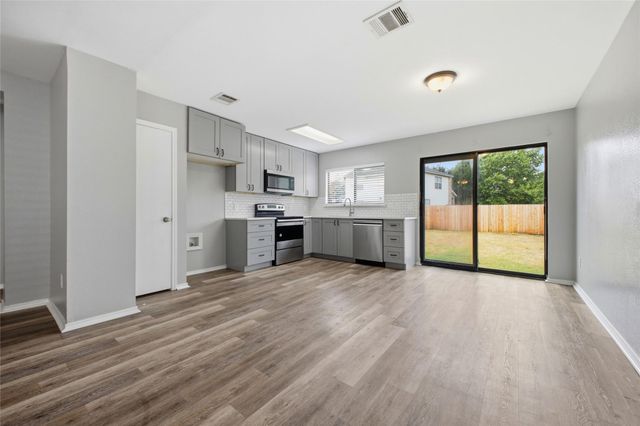 2206 Bluebonnet DR, Round Rock, TX 78664