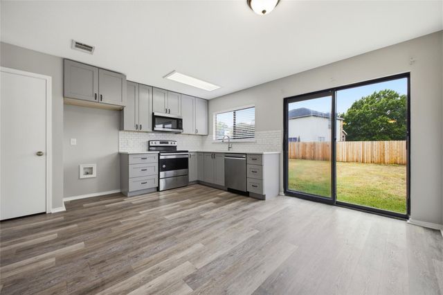 2206 Bluebonnet DR, Round Rock, TX 78664