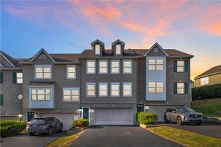 2002 Ashburn Ct, Penn Twp, PA 15644