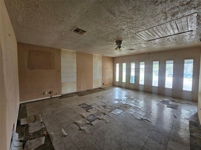 5327 Knotty Oaks Trail, Houston, TX 77045