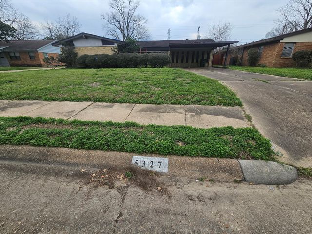 5327 Knotty Oaks Trail, Houston, TX 77045