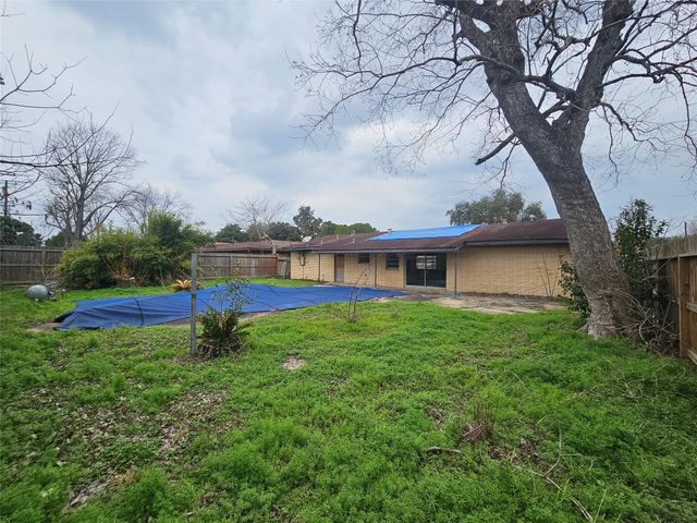 5327 Knotty Oaks Trail, Houston, TX 77045