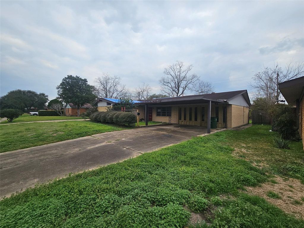 5327 Knotty Oaks Trail, Houston, TX 77045