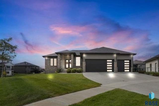 6701 E Spitfire Cir Circle, Sioux Falls, SD 57110