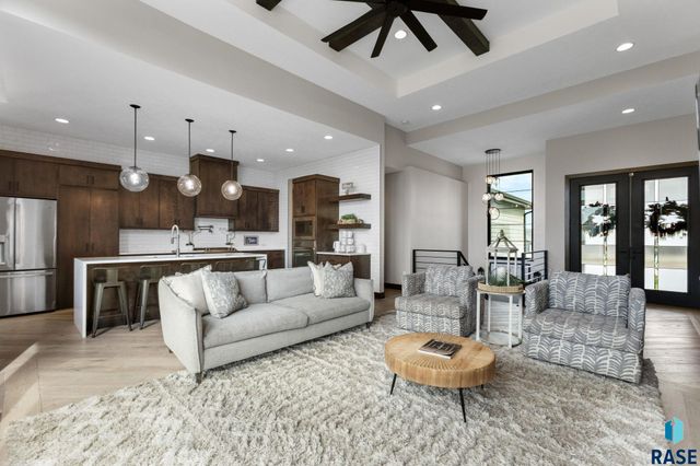 6701 E Spitfire Cir Circle, Sioux Falls, SD 57110