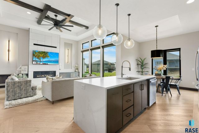 6701 E Spitfire Cir Circle, Sioux Falls, SD 57110