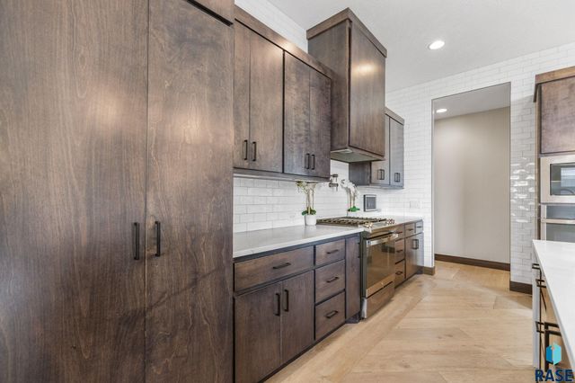 6701 E Spitfire Cir Circle, Sioux Falls, SD 57110