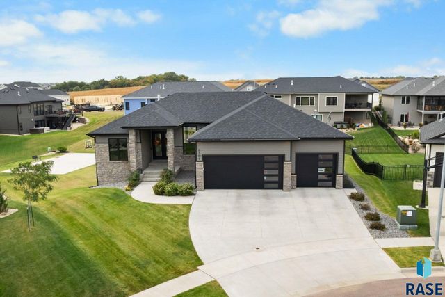 6701 E Spitfire Cir Circle, Sioux Falls, SD 57110