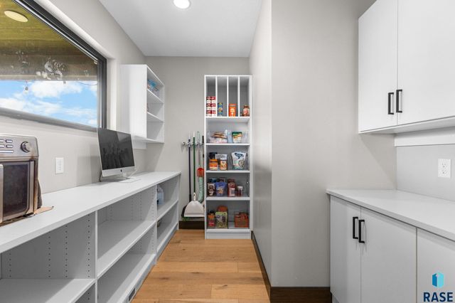 6701 E Spitfire Cir Circle, Sioux Falls, SD 57110