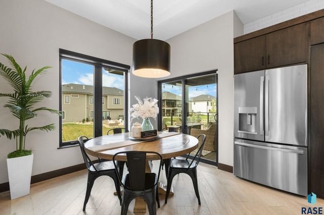 6701 E Spitfire Cir Circle, Sioux Falls, SD 57110