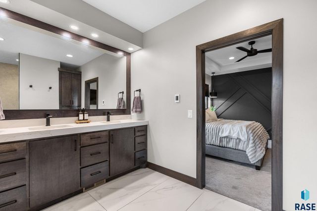 6701 E Spitfire Cir Circle, Sioux Falls, SD 57110