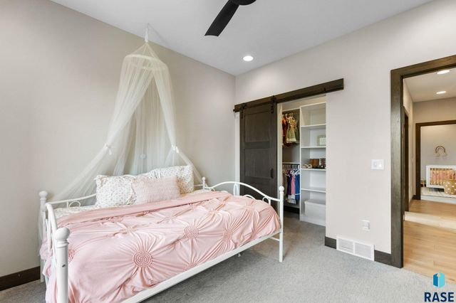 6701 E Spitfire Cir Circle, Sioux Falls, SD 57110