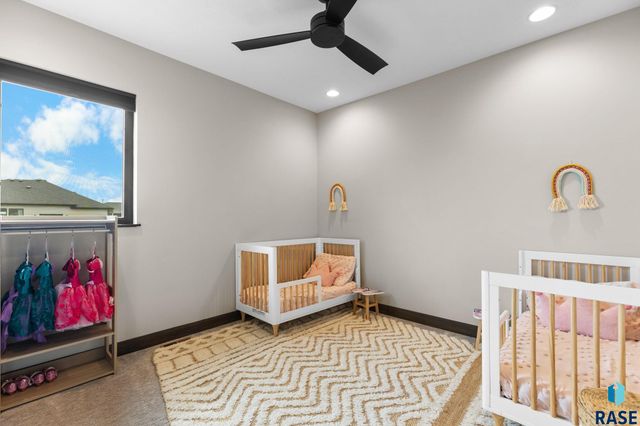6701 E Spitfire Cir Circle, Sioux Falls, SD 57110