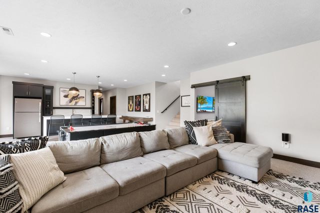 6701 E Spitfire Cir Circle, Sioux Falls, SD 57110