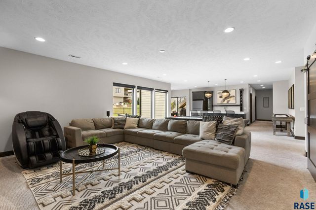 6701 E Spitfire Cir Circle, Sioux Falls, SD 57110