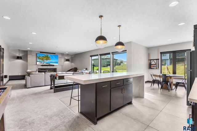 6701 E Spitfire Cir Circle, Sioux Falls, SD 57110