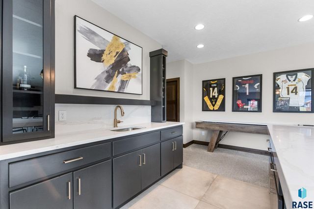 6701 E Spitfire Cir Circle, Sioux Falls, SD 57110