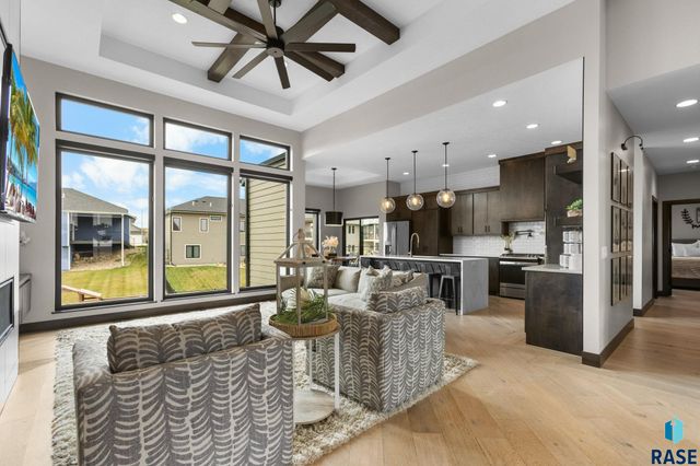 6701 E Spitfire Cir Circle, Sioux Falls, SD 57110