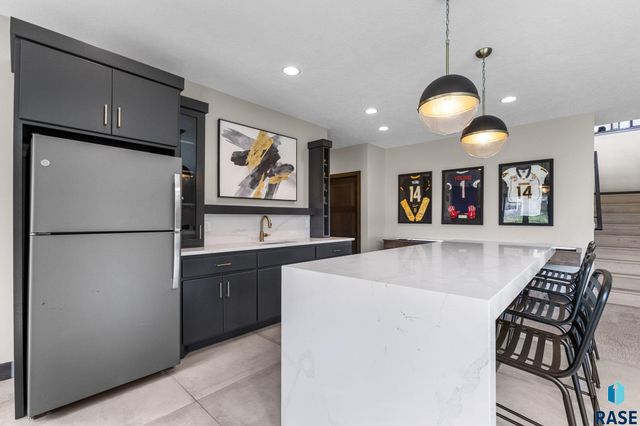 6701 E Spitfire Cir Circle, Sioux Falls, SD 57110
