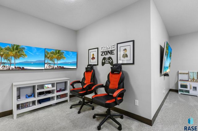 6701 E Spitfire Cir Circle, Sioux Falls, SD 57110
