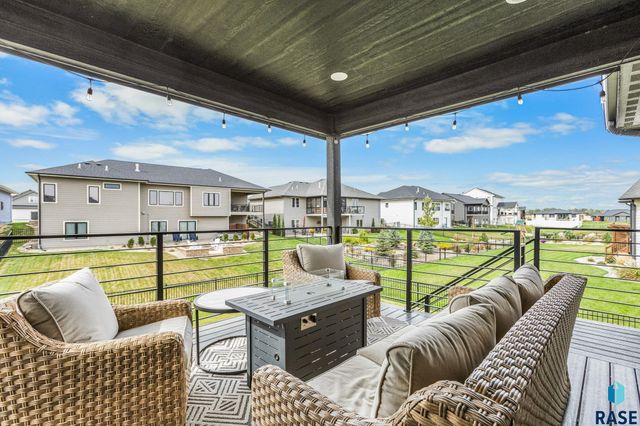 6701 E Spitfire Cir Circle, Sioux Falls, SD 57110