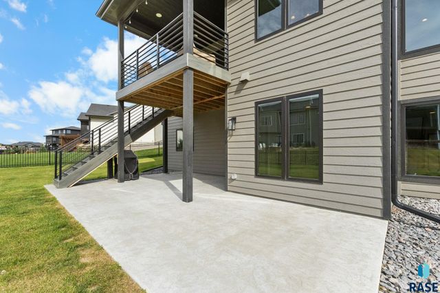 6701 E Spitfire Cir Circle, Sioux Falls, SD 57110
